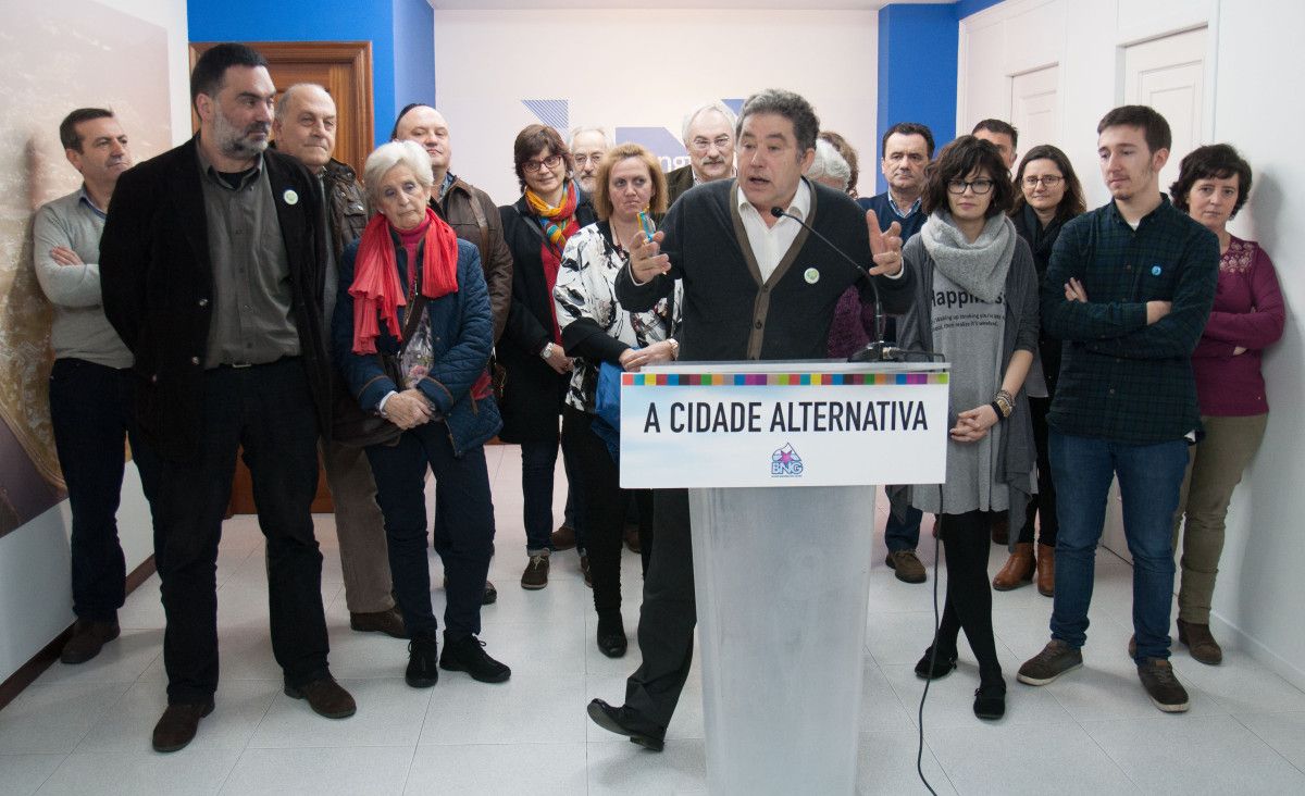 Fernández Lores, compareciendo ante la prensa tras la reunión de la candidatura del BNG