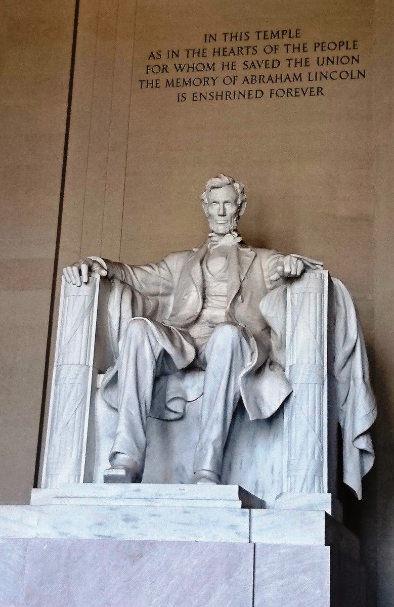 Estatua de Abraham Lincoln no seu Memorial