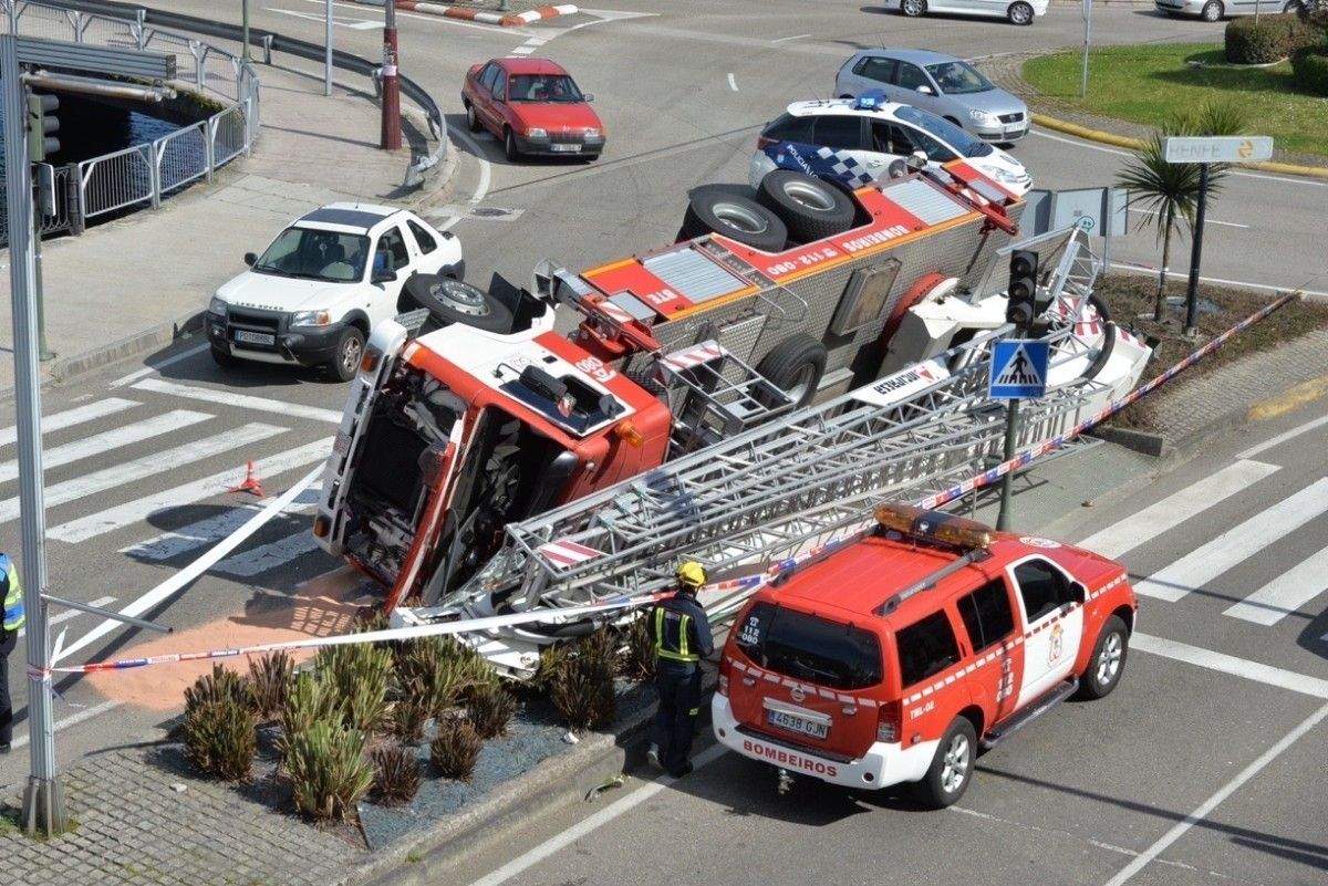 Camión de Bomberos accidentado en la avenida de Buenos Aires en el día de su patrón