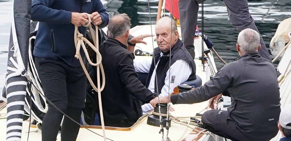 El rey emérito, a bordo del Bribón en Sanxenxo