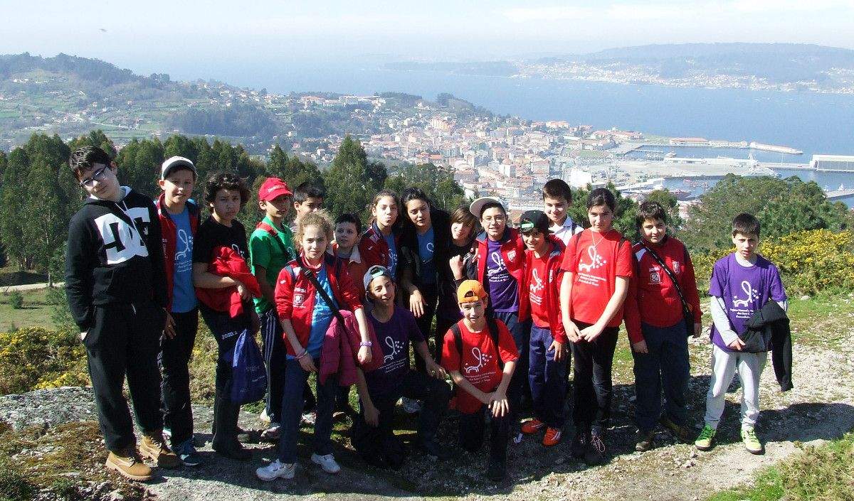 Plantación de los alumnos del colegio A Carballeira