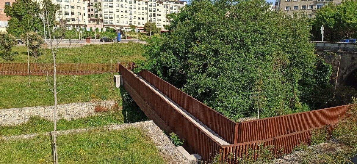 Pasarela sobre el río Gafos a la altura de la Estación de Autobuses