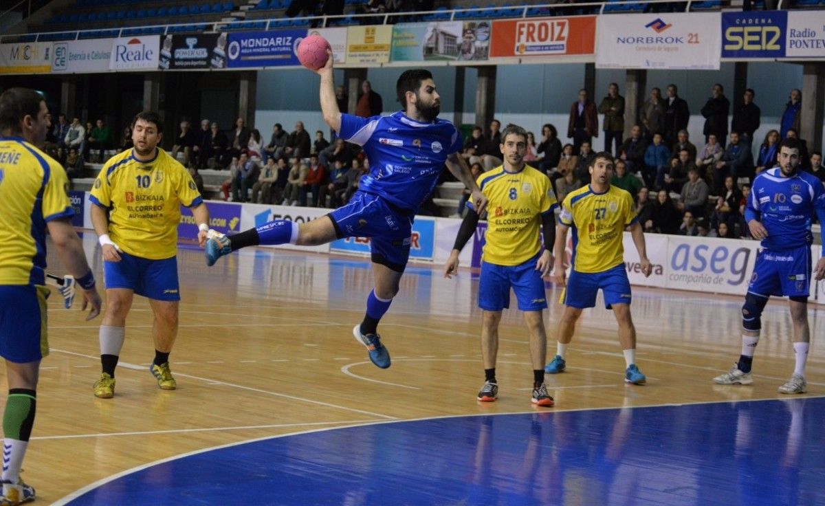 Partido entre Teucro e Barakaldo no Municipal