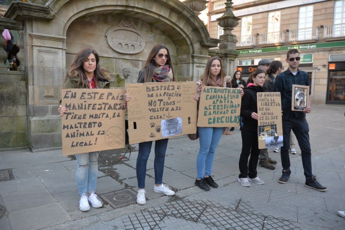Protesta de Touradas fora de Pontevedra contra os circos con animais