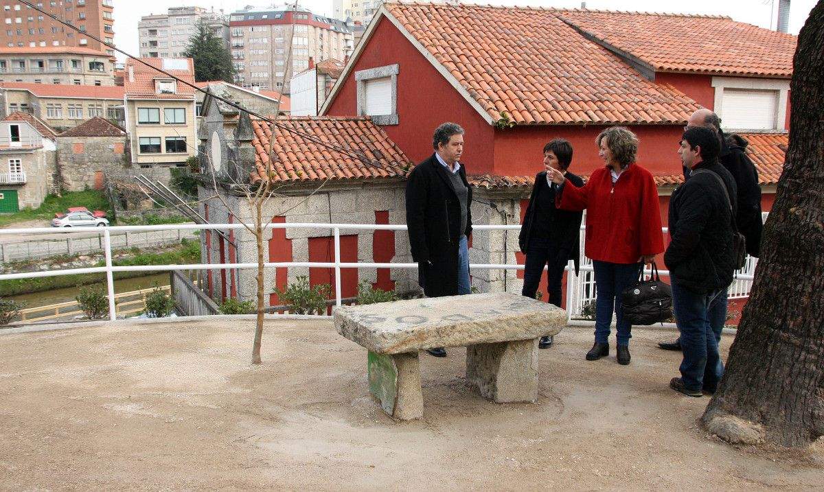 Miguel Anxo Fernández Lores y Carmen Fouces visitan los trabajos de Monte do Taco