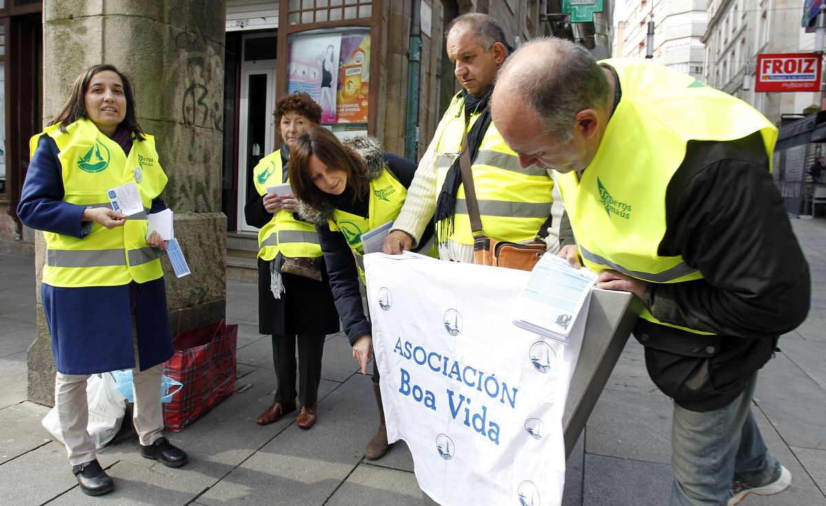 A asociación Boa Vida recolle roupa dentro dunha nova campaña solidaria