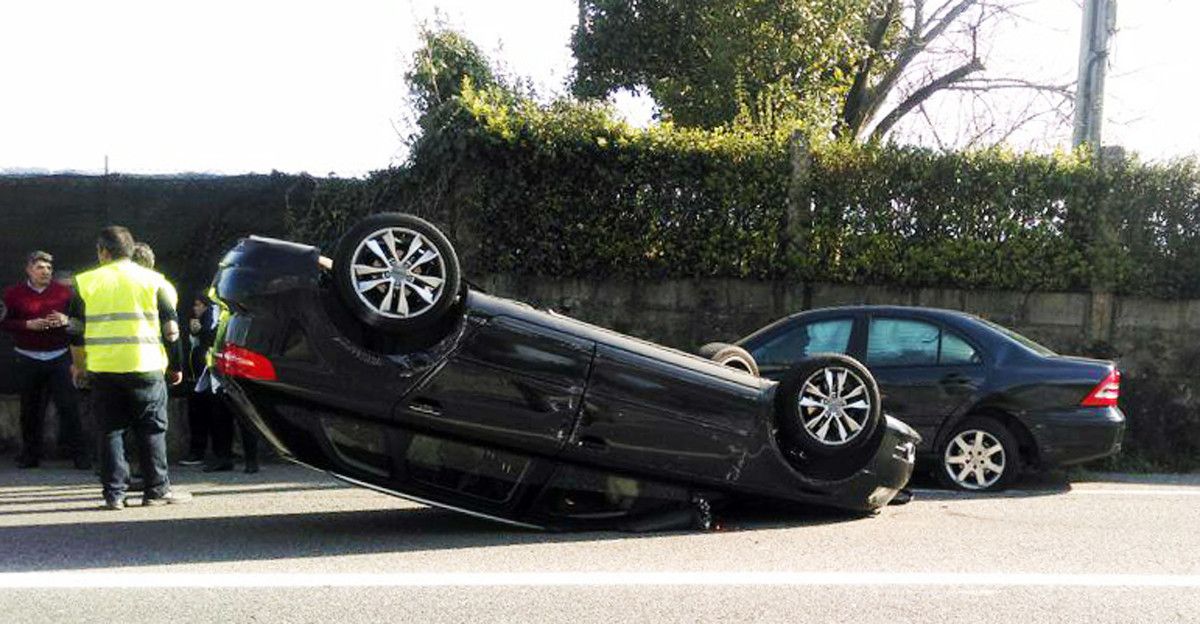 Accidente con dos heridos en Combarro