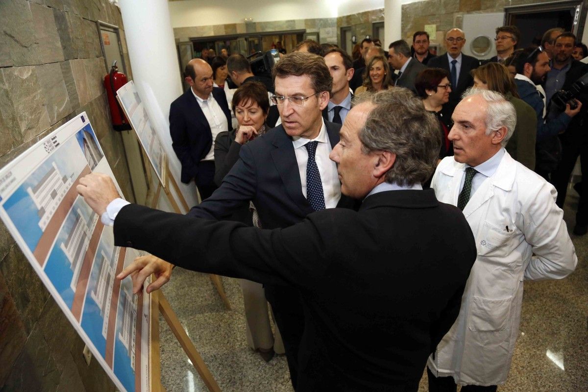 Visita de Núñez Feijóo a las obras de ampliación del Hospital do Salnés (archivo)