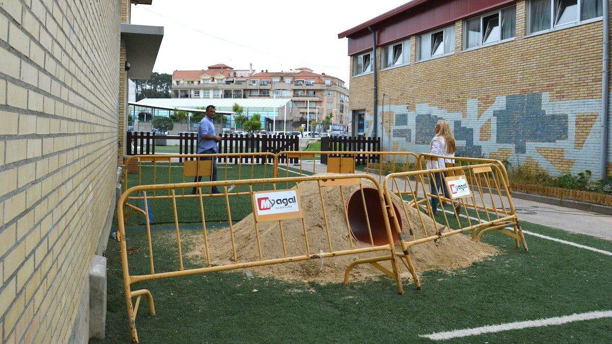 Obras de mantemento no colexio de Portonovo