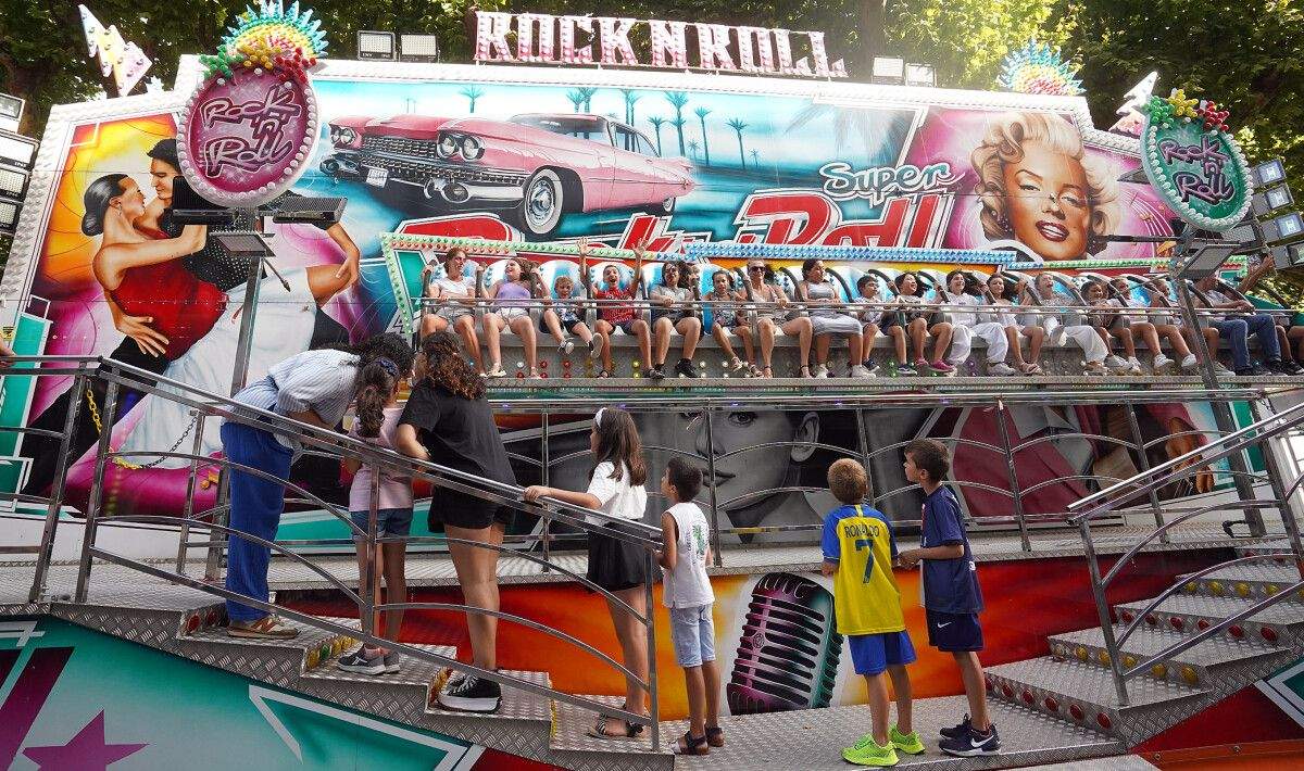 Día del niño en las atracciones de las fiestas de la Peregrina