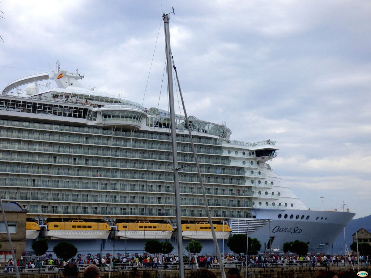 Trasatlántico atracado en Vigo