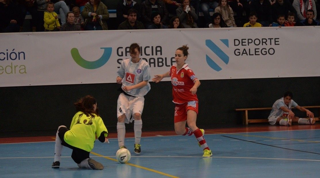 Partido entre Poio FS y Majadahonda FSF en A Seca