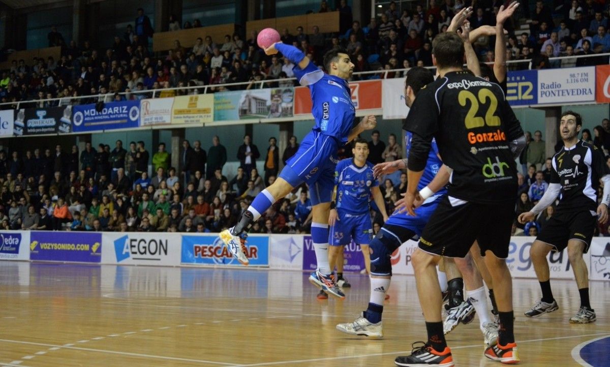 Partido entre Teucro e Atlético Valladolid no Municipal