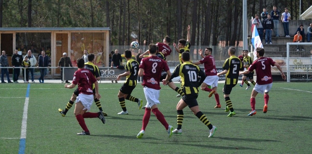 Partido entre Bertamiráns e Pontevedra en Ames Partido entre Bertamiráns e Pontevedra en Ames