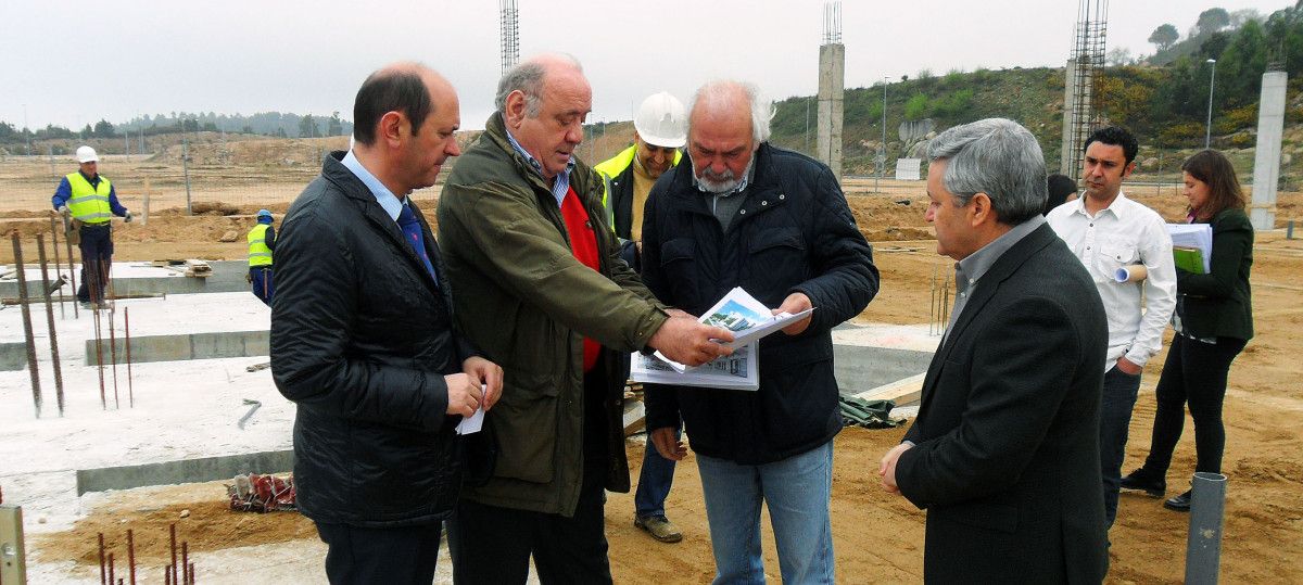 Louzán, Landín y Falcón visitan las obras del vivero de empresas del polígono Barro-Meis