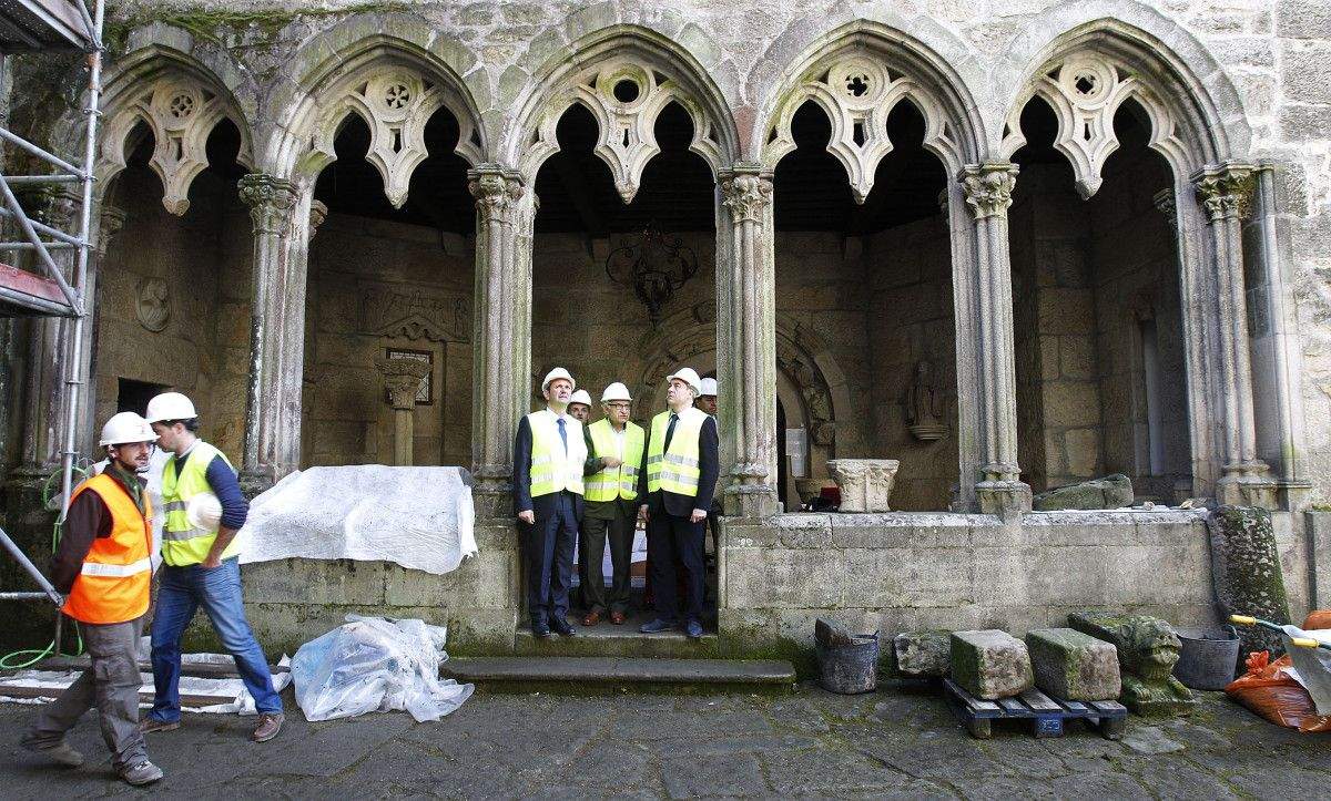Visita de Rafael Louzán y Román Rodríguez, conselleiro de Cultura, a las obras en Santo Domingo