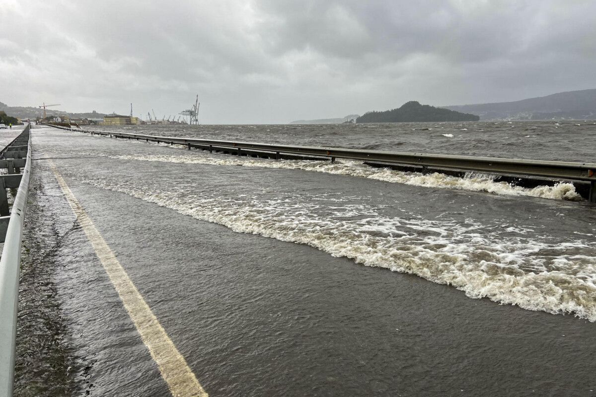 Autovía de Marín inundada