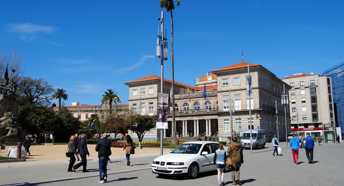 Sensor situado en la Plaza de España para medir la calidad del aire