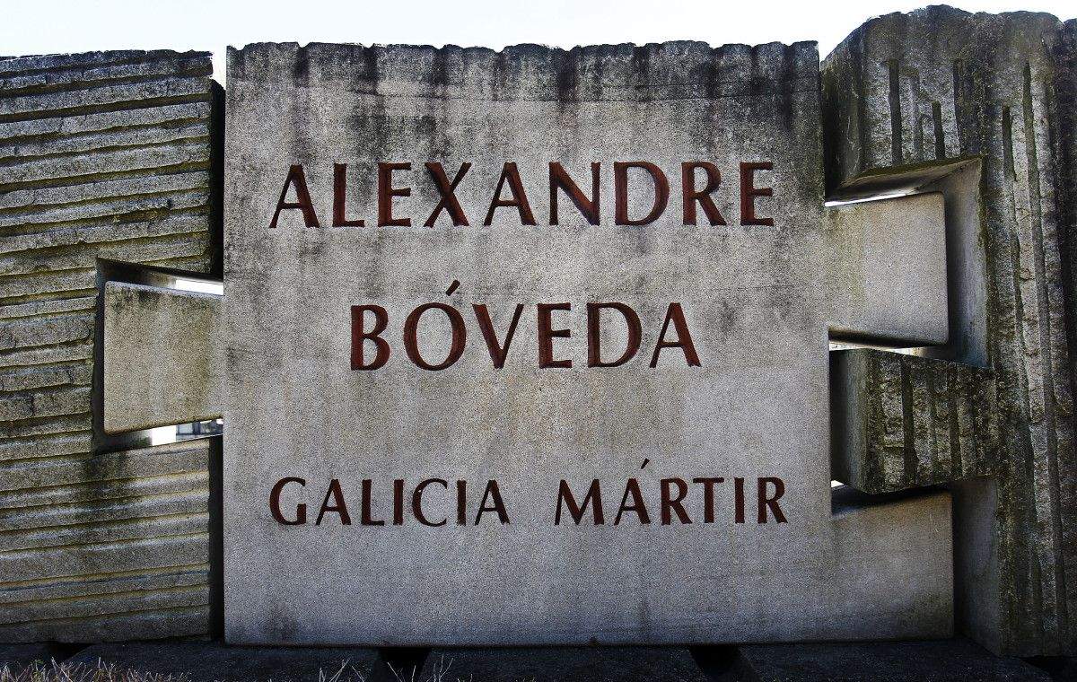 Monumento en homenaje a Alexandre Bóveda en A Caeira