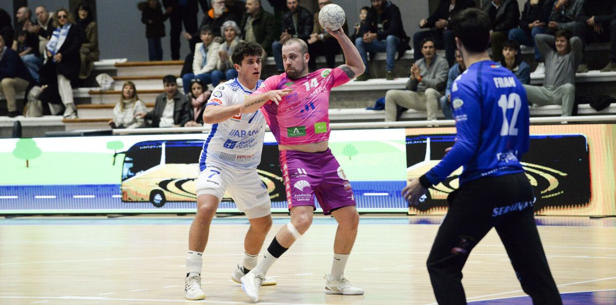 Partido de liga entre Cisne y Dólmenes Antequera en el Municipal
