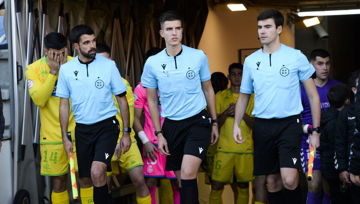 Partido de liga entre Pontevedra y Deportivo Fabril en Pasarón