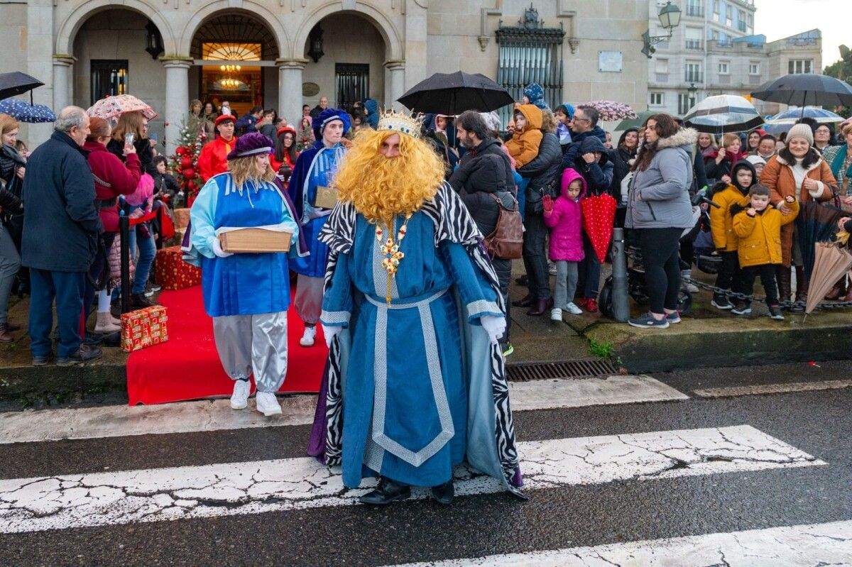 Los Reyes Magos en Marín bajo la lluvia