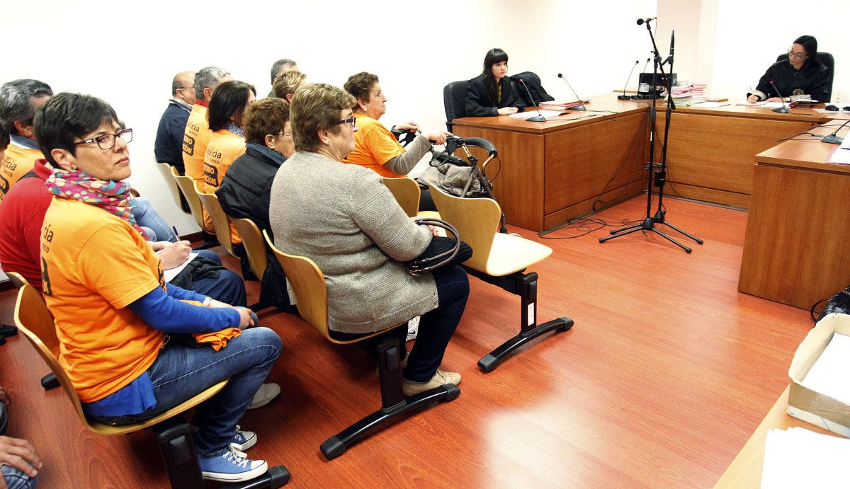 Afectados por las preferentes en el Juzgado Contencioso Administrativo