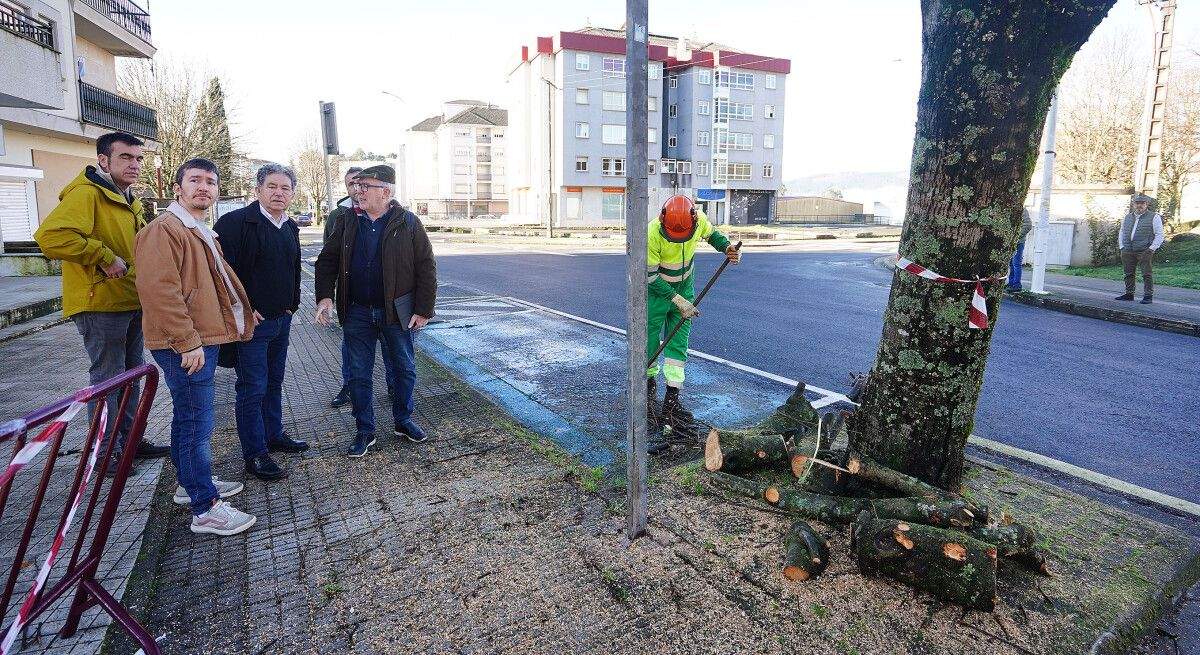 Visita del alcalde al barrio de Monte Porreiro