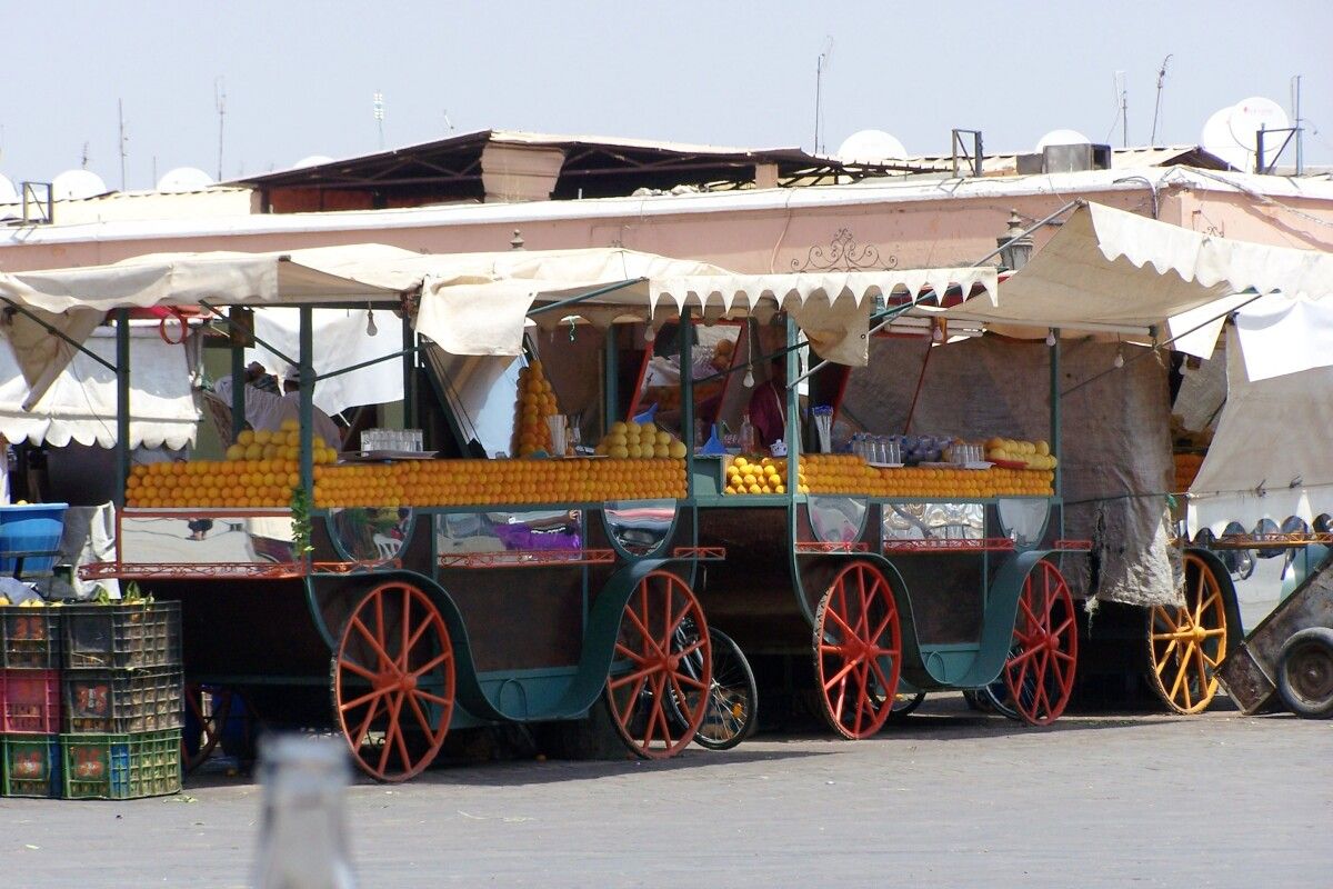 Postos de zume de laranxa en Jemaa el-Fna Postos de zume de laranxa en Jemaa el-Fna