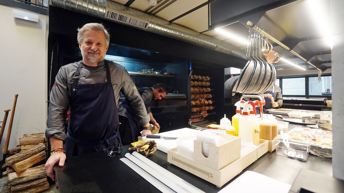 Pepe Vieira, en la cocina de Churrasquería Varela