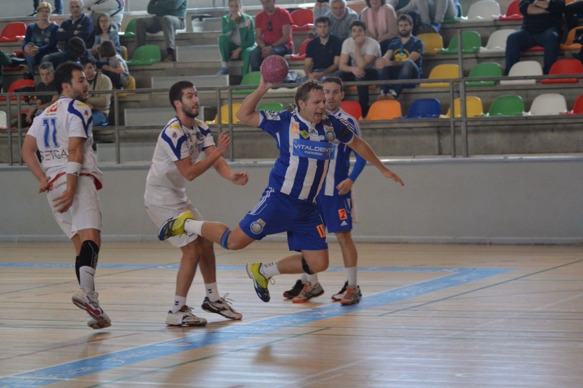 Partido entre BM Pontevedra y Cisne en el CGTD