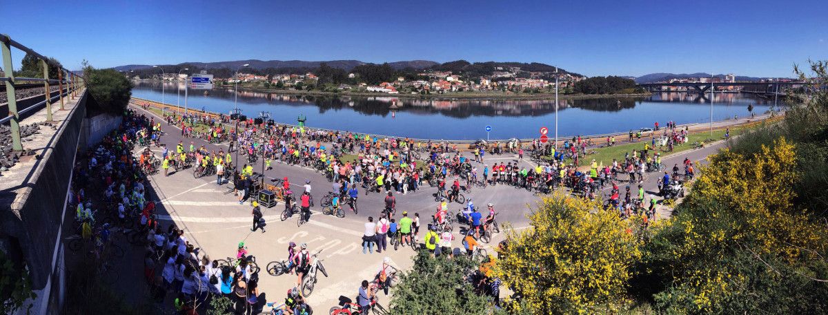 Pedalada entre Pontevedra e Marín en homenaxe a Manuel Mesías e Cristóbal Hermida