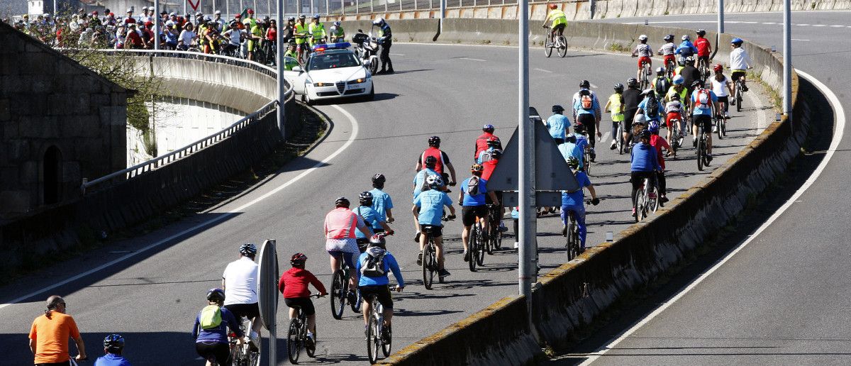 Pedalada entre Pontevedra y Marín en homenaje a Manuel Mesías y Cristóbal Hermida