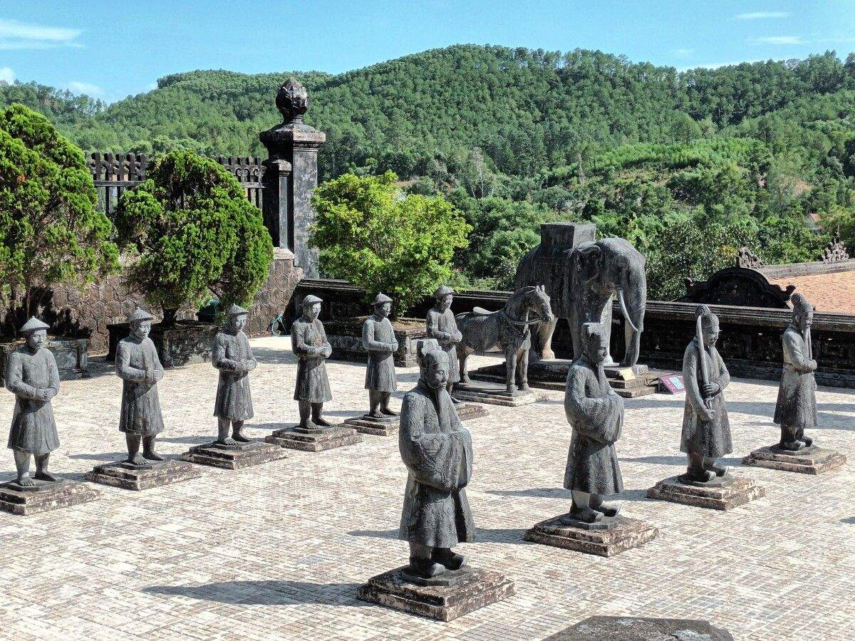 Guerreiros Mandarins na tumba de Khải Định