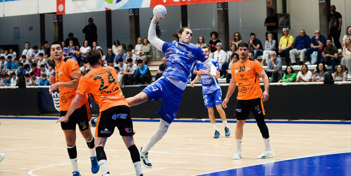Partido de liga entre Cisne e Ibiza en el Municipal