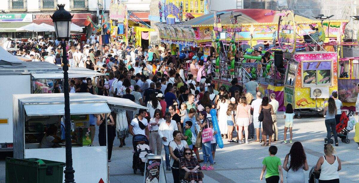 Día do neno nas atraccións feirais das festas da Peregrina