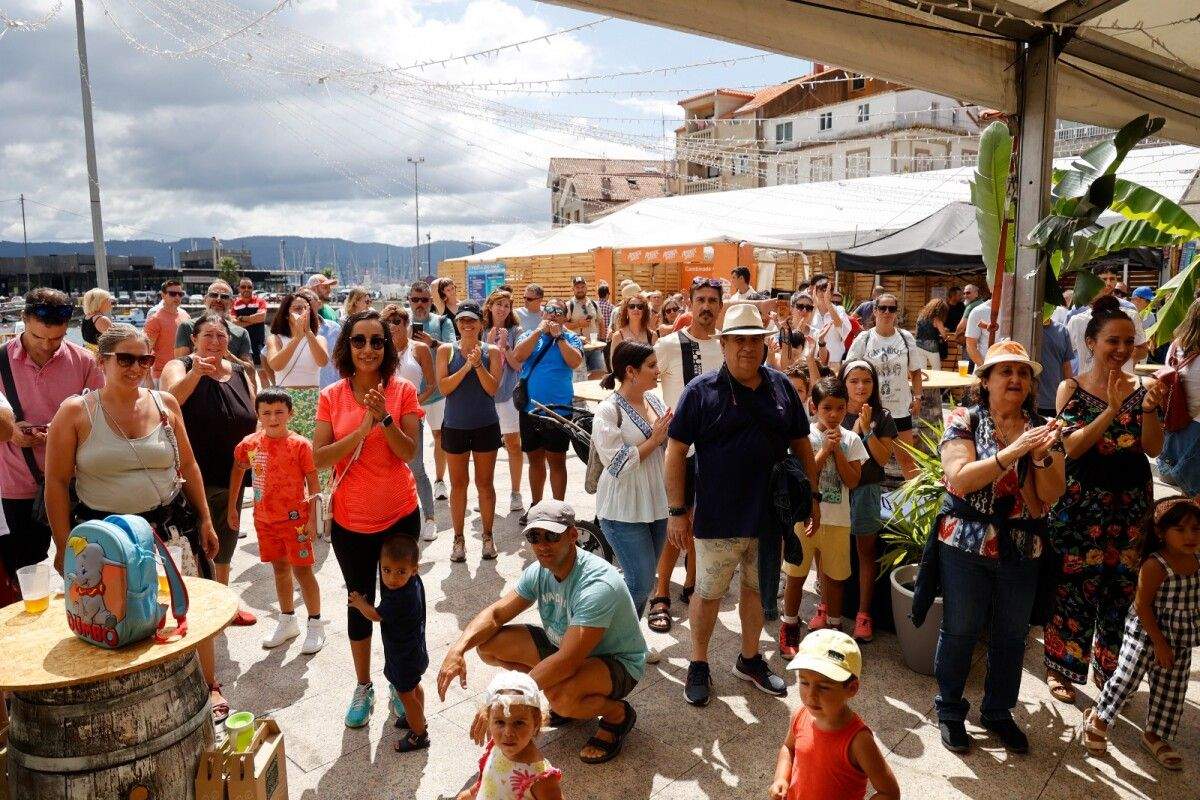 Público na Festa do Mar en Combarro