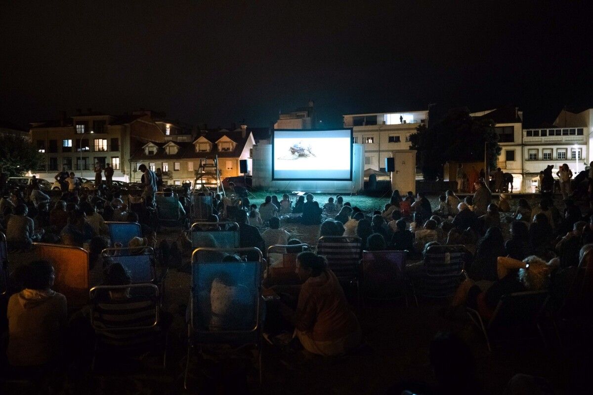 Sesión de cinema na praia no FICBUEU