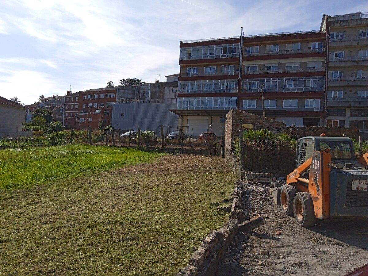 Obras para crear 20 prazas de aparcamento na Avenida Xosé Solla