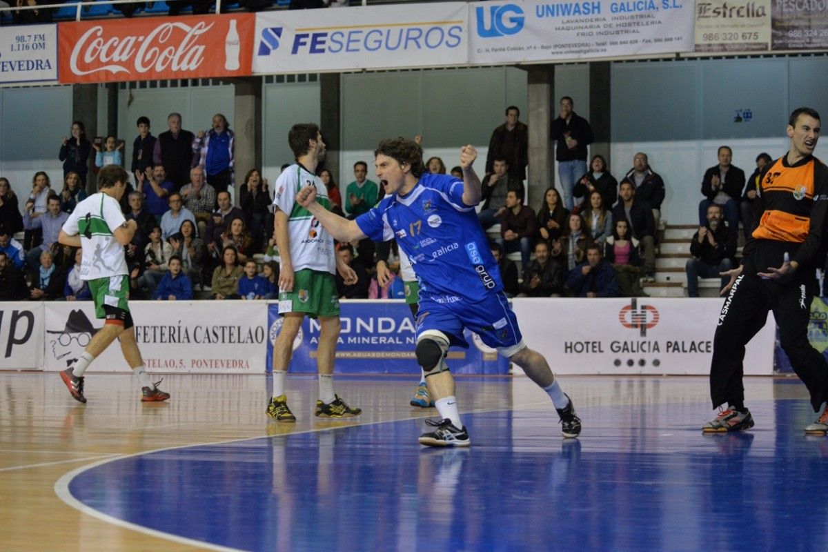 Partido entre Teucro e Handbol Bordils no Municipal