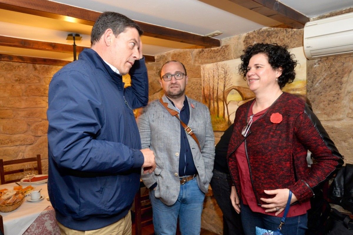 José Ramón Gómez Besteiro junto a Luz Santiago, candidata del PSdeG-PSOE en Marín