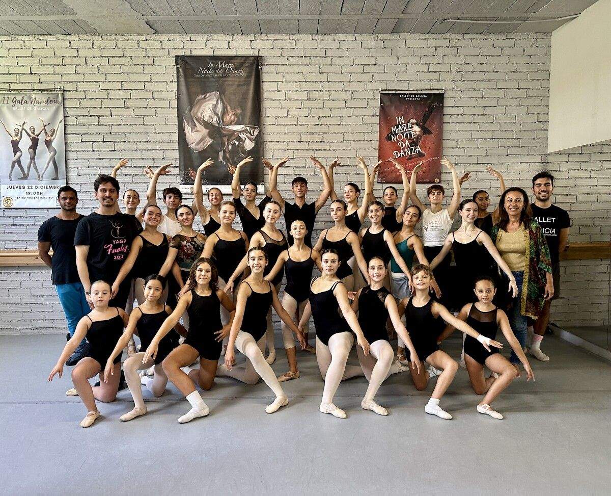 María Ramallo cos bailaríns do Summer Intensive