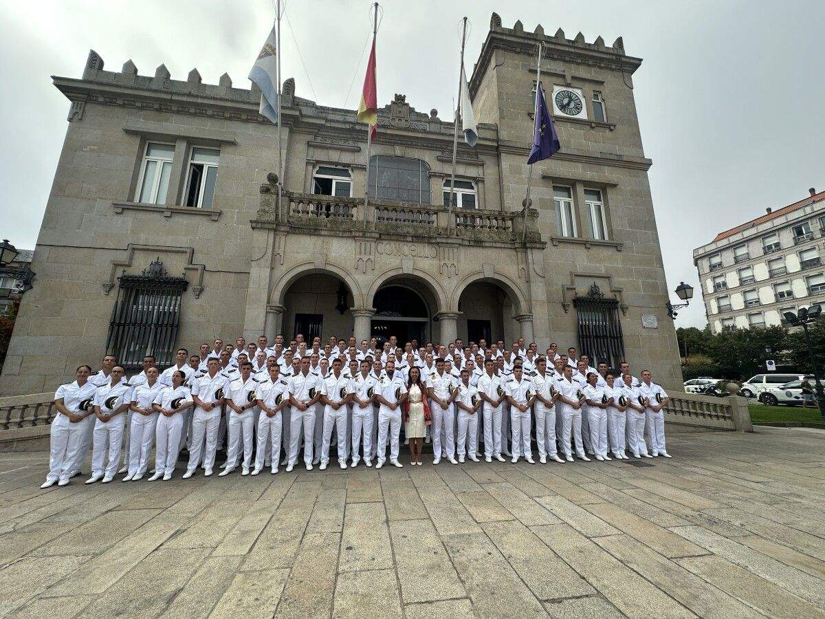 Recepción én el Concello de Marín a la nueva promoción de guardiamarinas de la Escuela Naval Militar