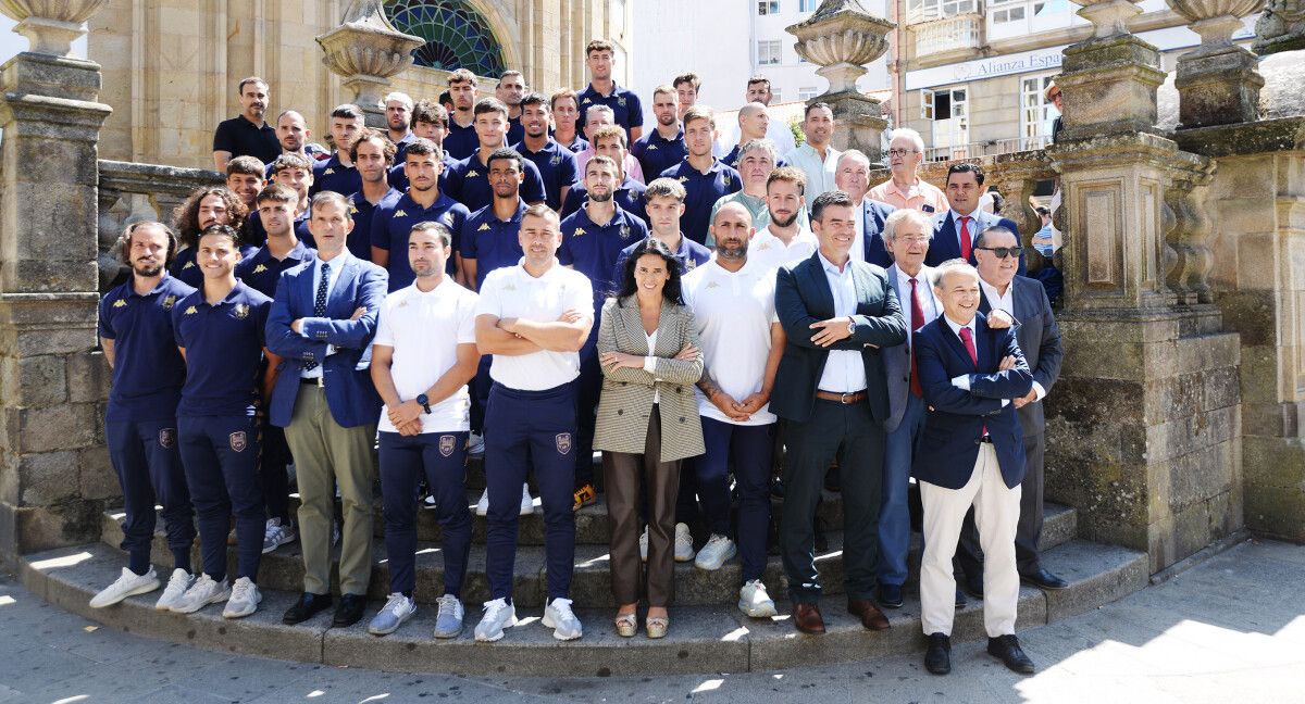 Ofrenda floral do Pontevedra CF á Virxe Peregrina para a tempada 2024-2025