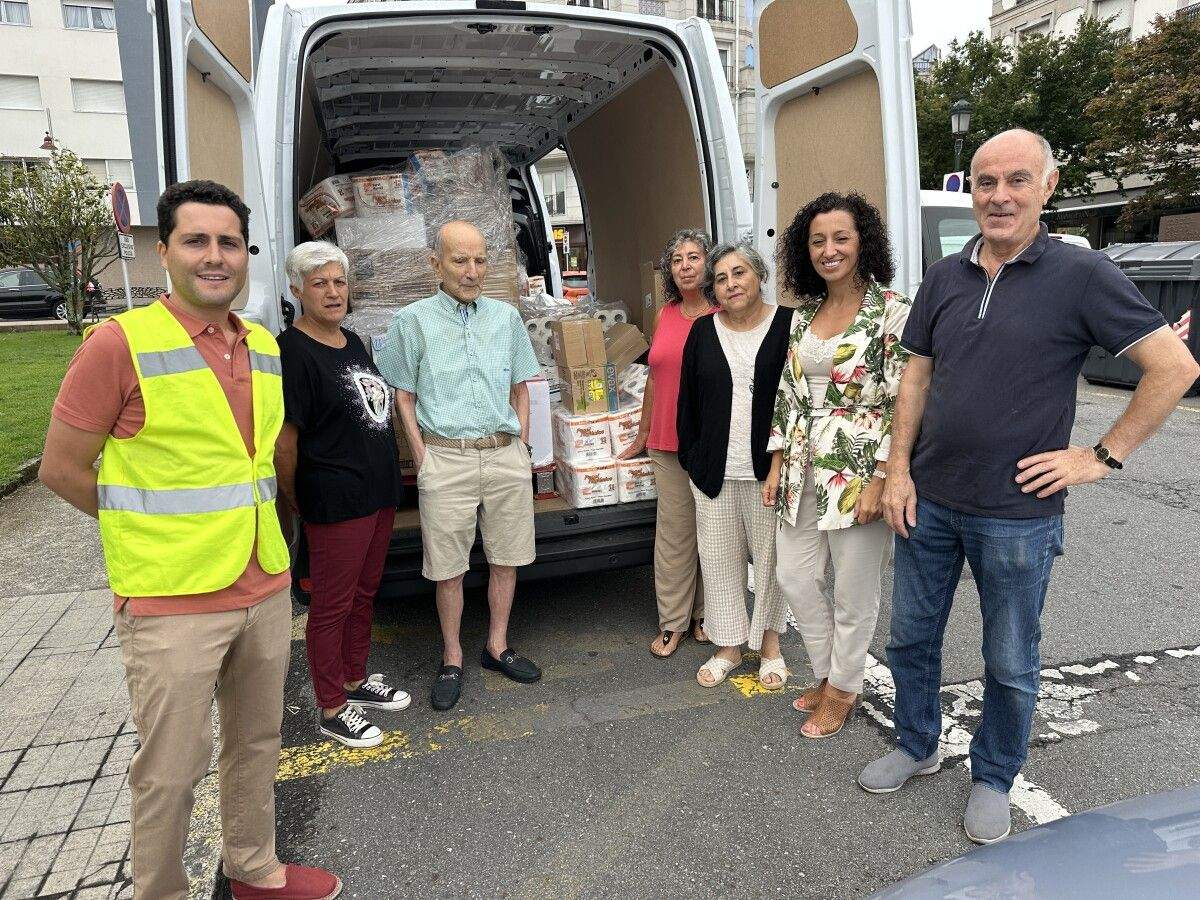 Entrega de lotes de primeira necesidade entre o Concello de Marín e a Fundación Humana
