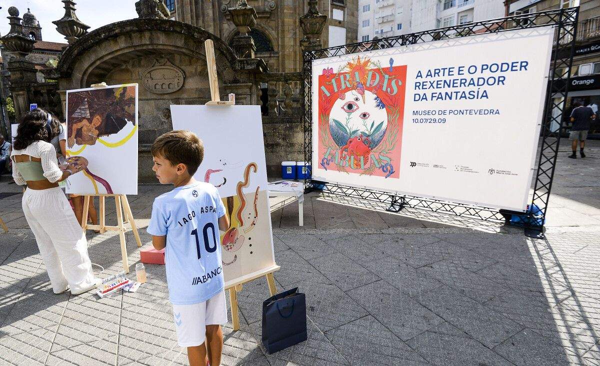 Actividad sobre a exposición 'A era das fábulas', na Praza da Peregrina