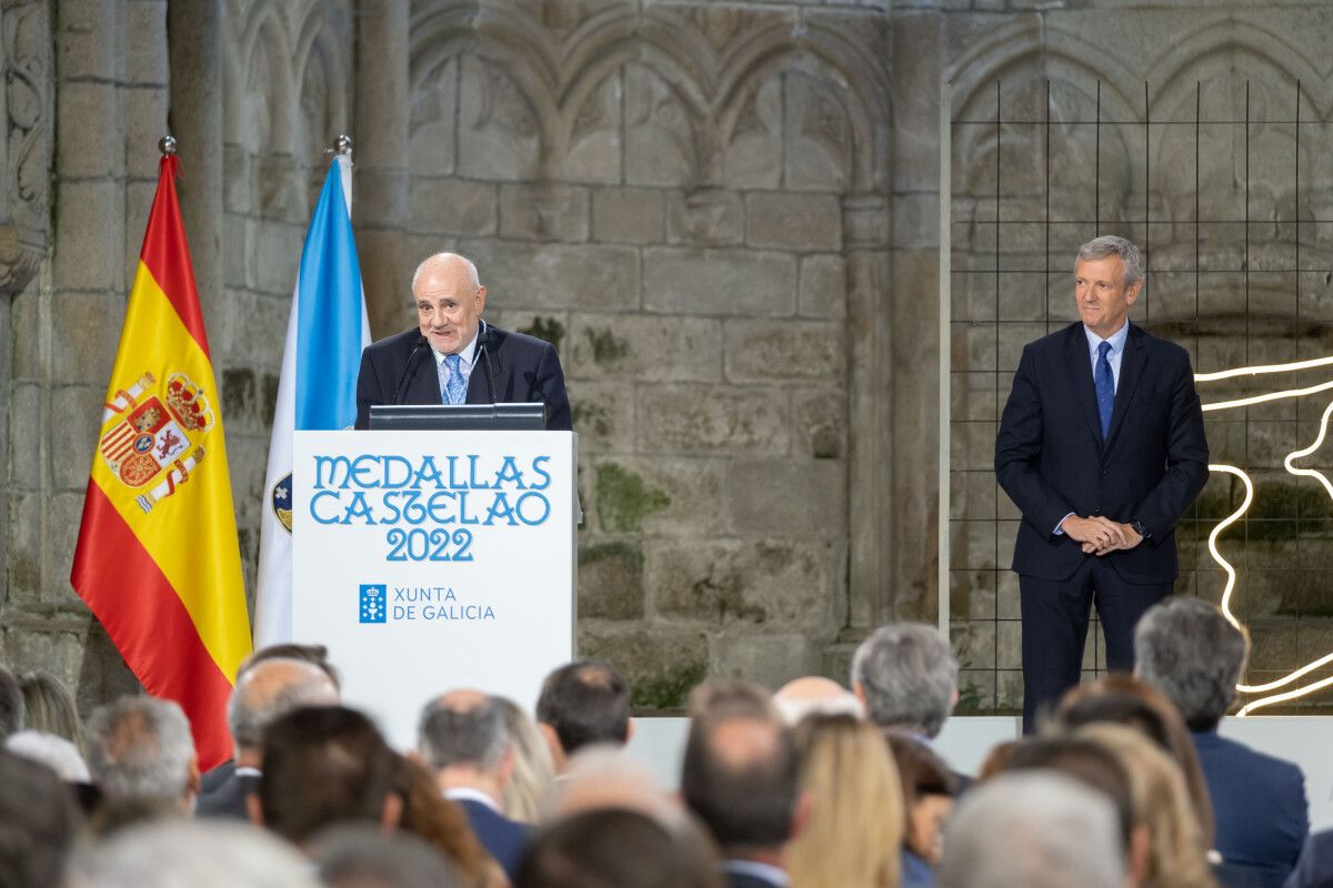 Javier Sánchez de Dios con Alfonso Rueda en la recepción de la Medalla Castelao