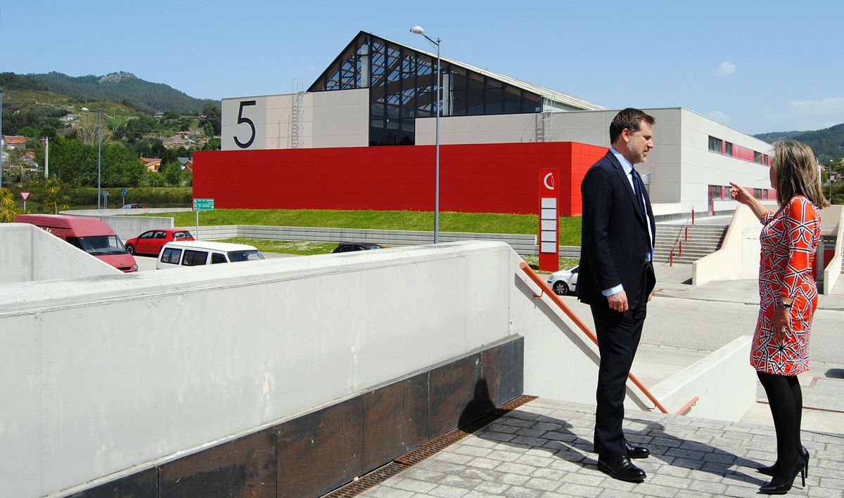 Jacobo Moreira e Teresa Pedrosa visitando Porto do Molle (Nigrán)