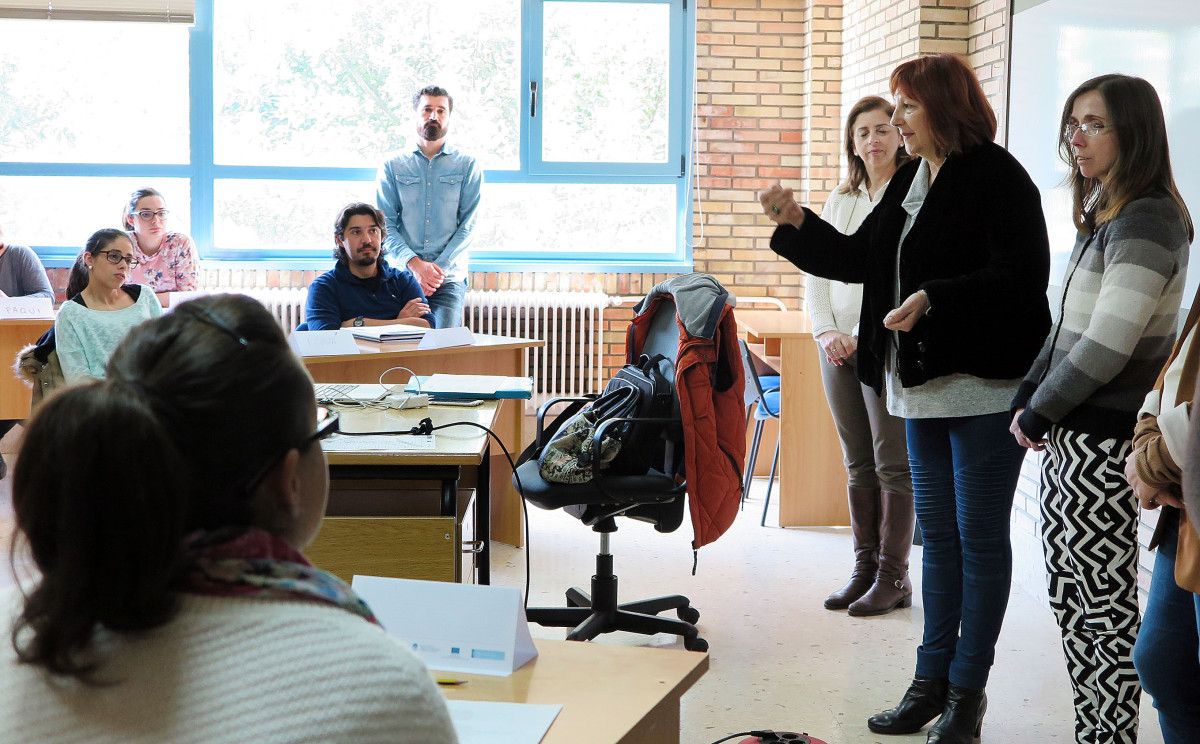 Carlota Román dá a benvida aos participantes do último itinerario do ILES