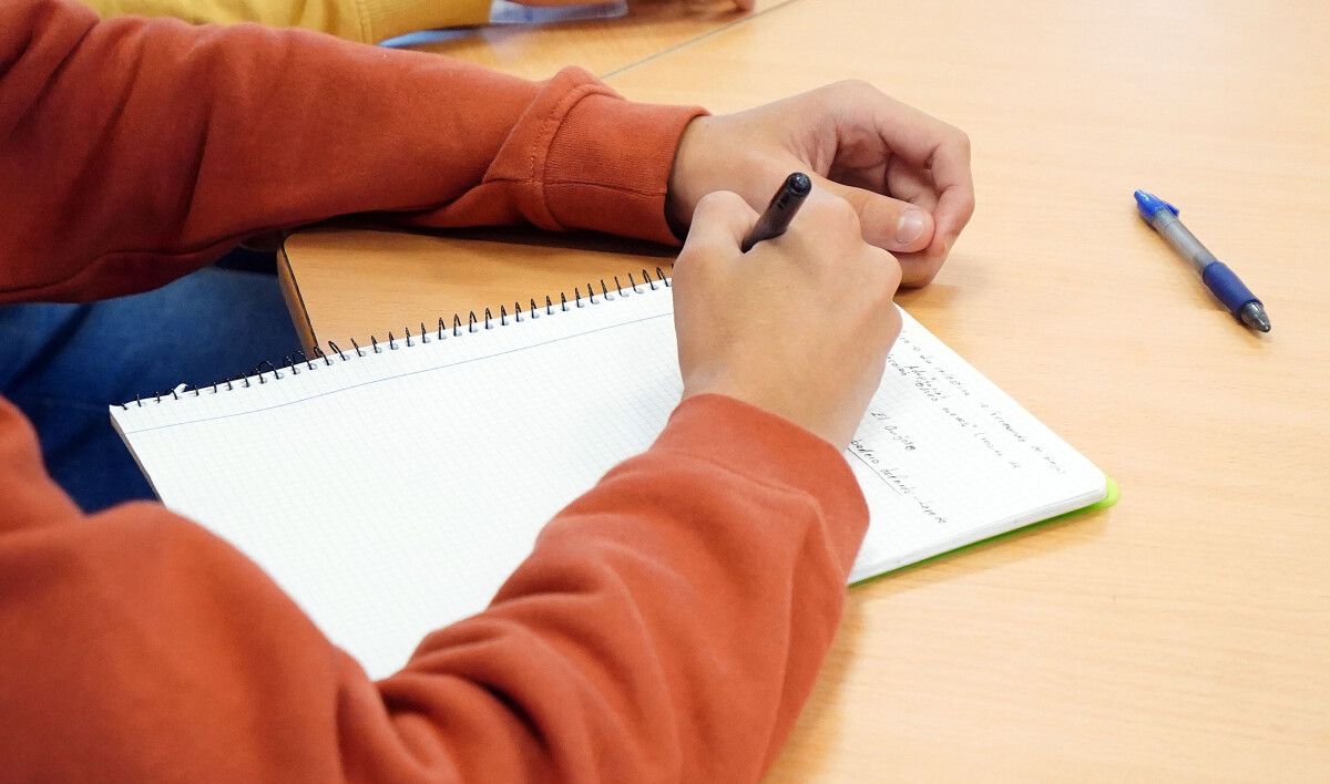 Un estudiante en un colegio de Pontevedra
